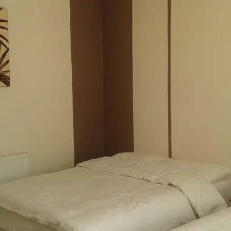 Lily House بيت ضيافة ليدز